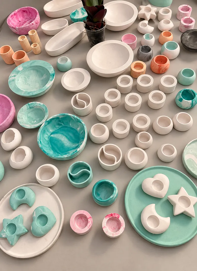 Dezenas de vasos, bandejas e peças de concreto ensinados no bônus
