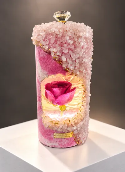 Vela gruta com rosa natural encapsulada